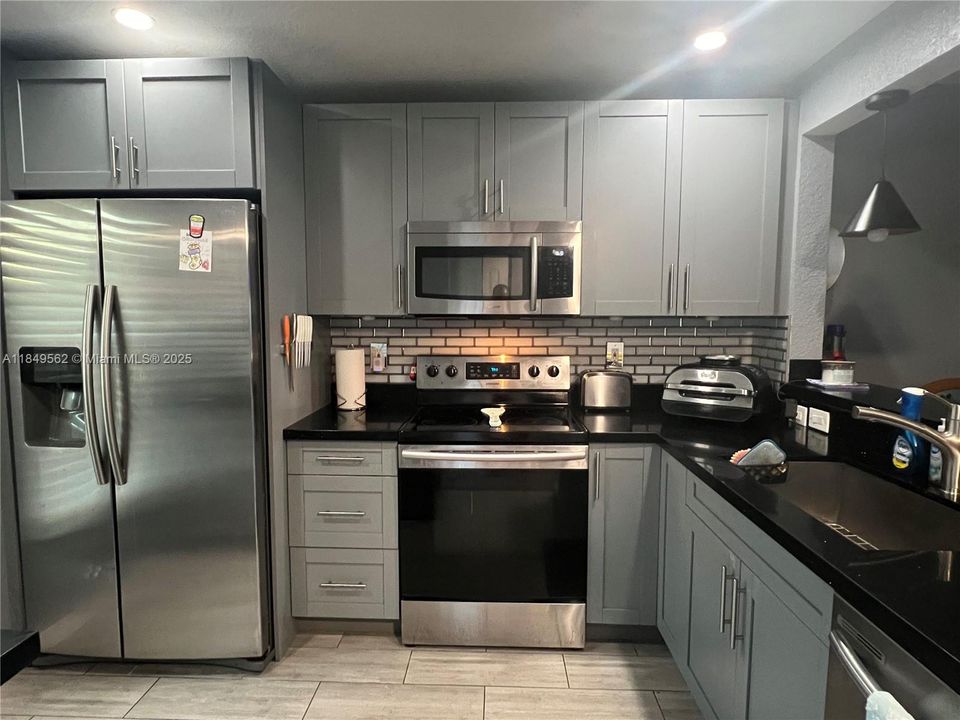 En Venta: $159,900 (2 camas, 2 baños, 880 Pies cuadrados)