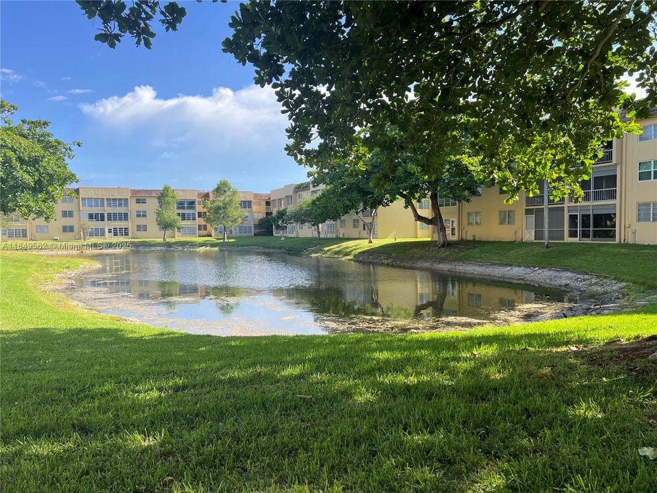 En Venta: $159,900 (2 camas, 2 baños, 880 Pies cuadrados)