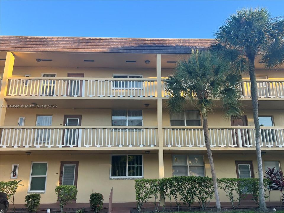 En Venta: $159,900 (2 camas, 2 baños, 880 Pies cuadrados)