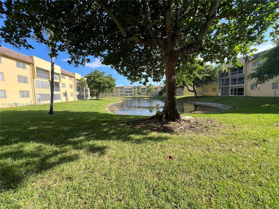 En Venta: $159,900 (2 camas, 2 baños, 880 Pies cuadrados)