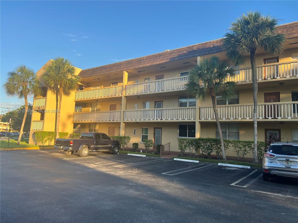 En Venta: $159,900 (2 camas, 2 baños, 880 Pies cuadrados)