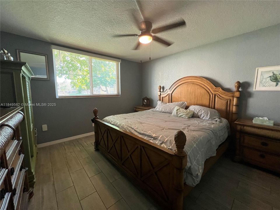 En Venta: $159,900 (2 camas, 2 baños, 880 Pies cuadrados)