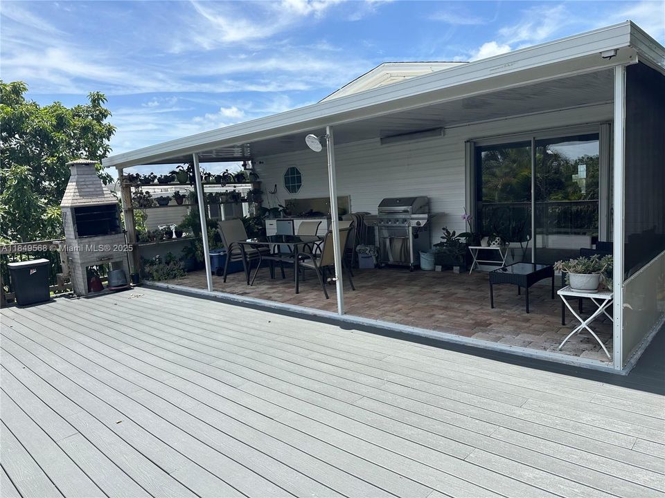 Active With Contract: $368,000 (3 beds, 2 baths, 1404 Square Feet)