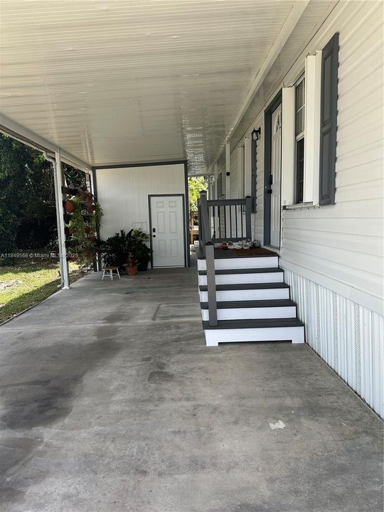 Active With Contract: $368,000 (3 beds, 2 baths, 1404 Square Feet)