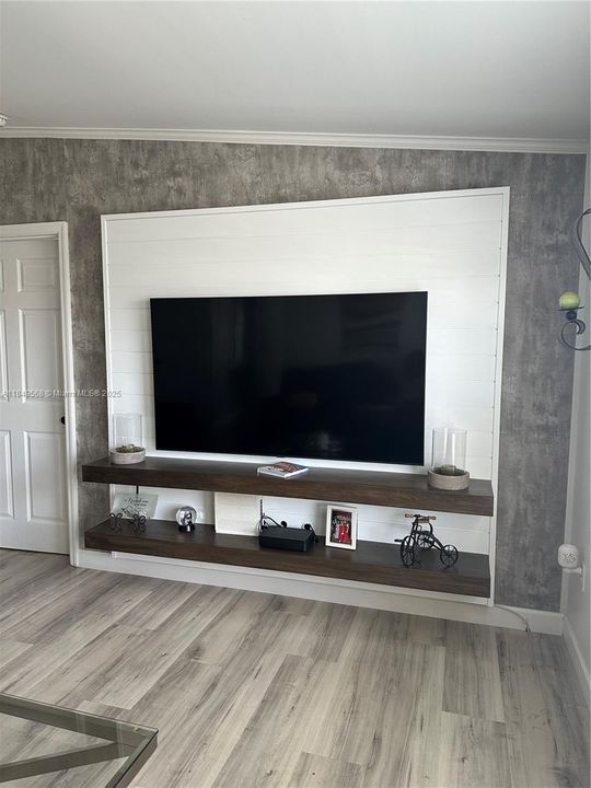 Active With Contract: $368,000 (3 beds, 2 baths, 1404 Square Feet)