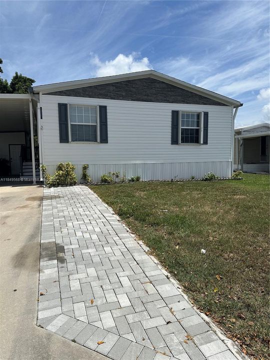 Active With Contract: $368,000 (3 beds, 2 baths, 1404 Square Feet)