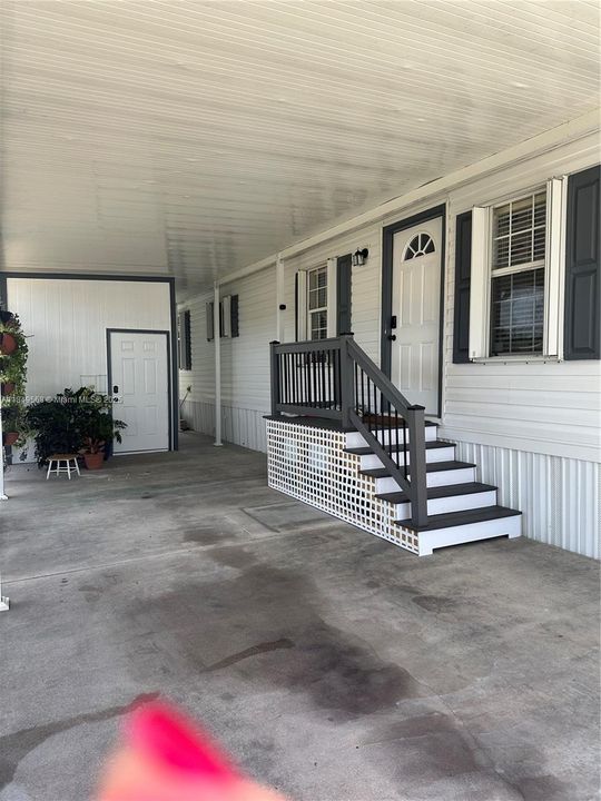 Active With Contract: $368,000 (3 beds, 2 baths, 1404 Square Feet)