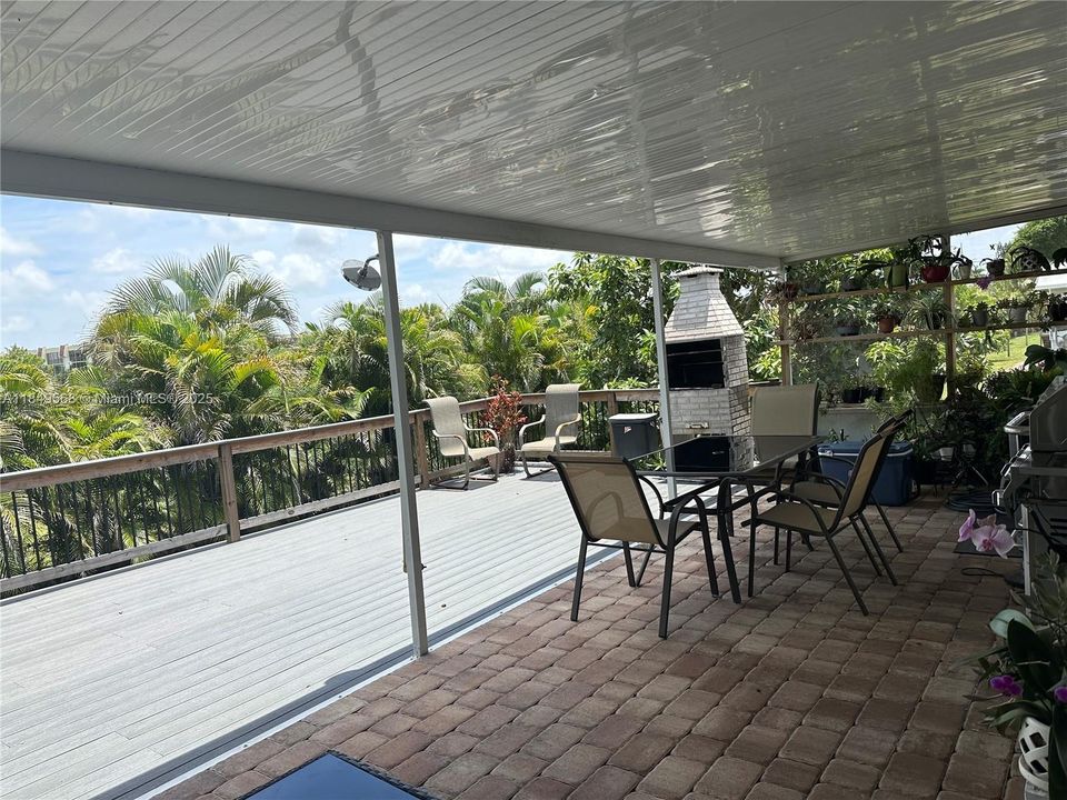 Active With Contract: $368,000 (3 beds, 2 baths, 1404 Square Feet)