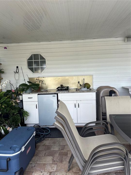 Active With Contract: $368,000 (3 beds, 2 baths, 1404 Square Feet)