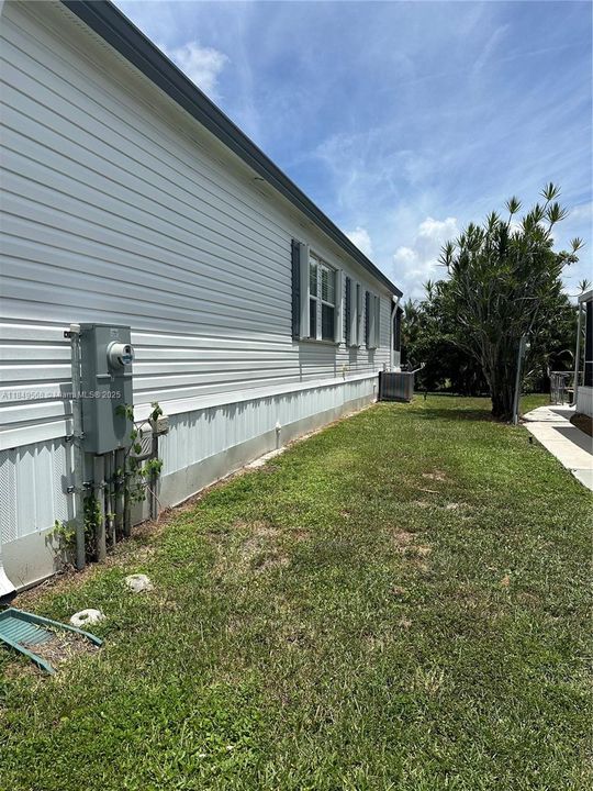 Active With Contract: $368,000 (3 beds, 2 baths, 1404 Square Feet)