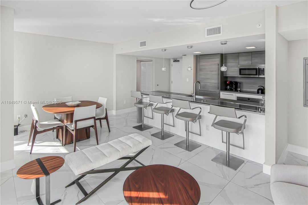 Recently Sold: $970,000 (3 beds, 2 baths, 1241 Square Feet)