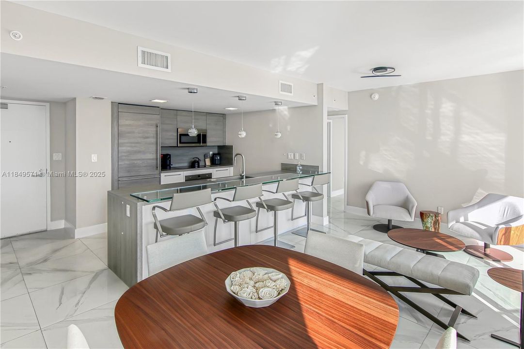 Recently Sold: $970,000 (3 beds, 2 baths, 1241 Square Feet)