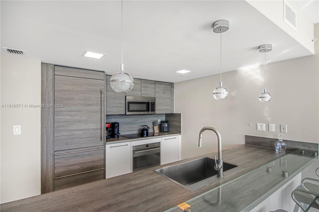 Recently Sold: $970,000 (3 beds, 2 baths, 1241 Square Feet)