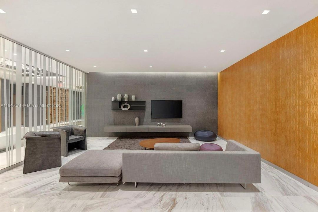 Recently Sold: $970,000 (3 beds, 2 baths, 1241 Square Feet)