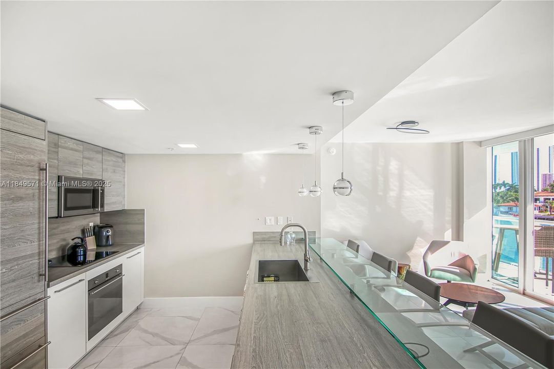 Recently Sold: $970,000 (3 beds, 2 baths, 1241 Square Feet)