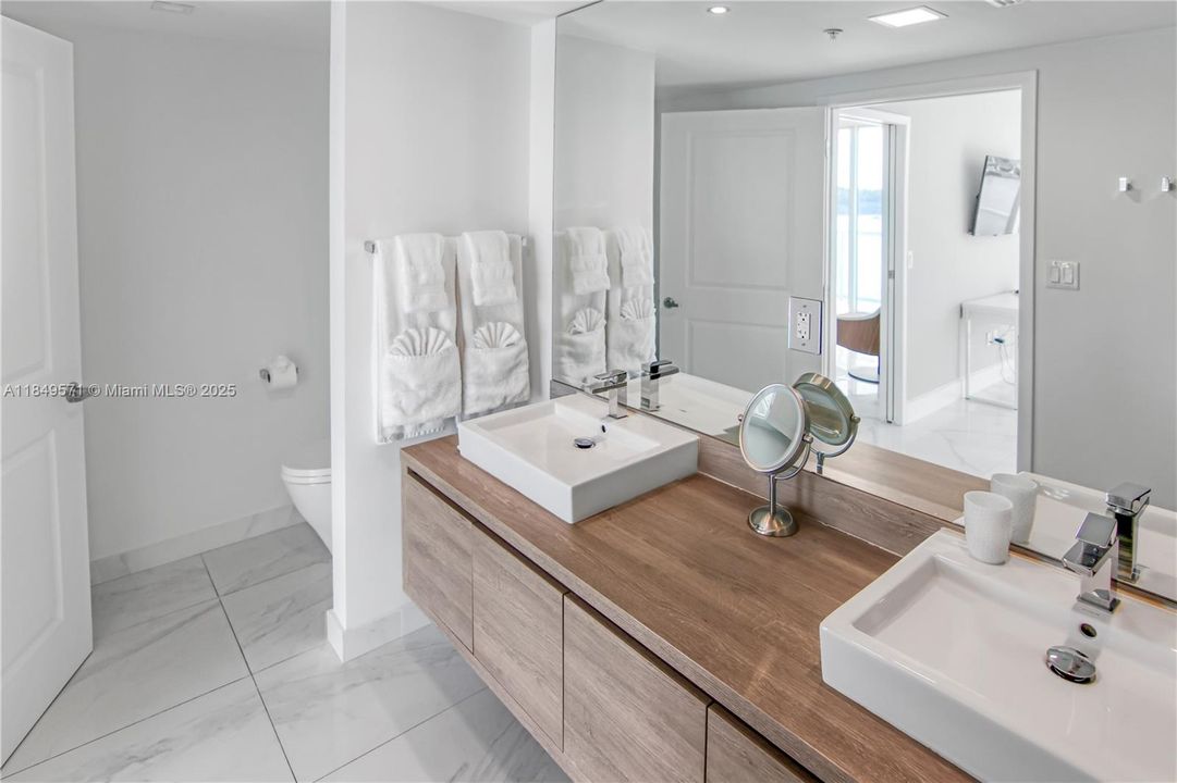 Recently Sold: $970,000 (3 beds, 2 baths, 1241 Square Feet)