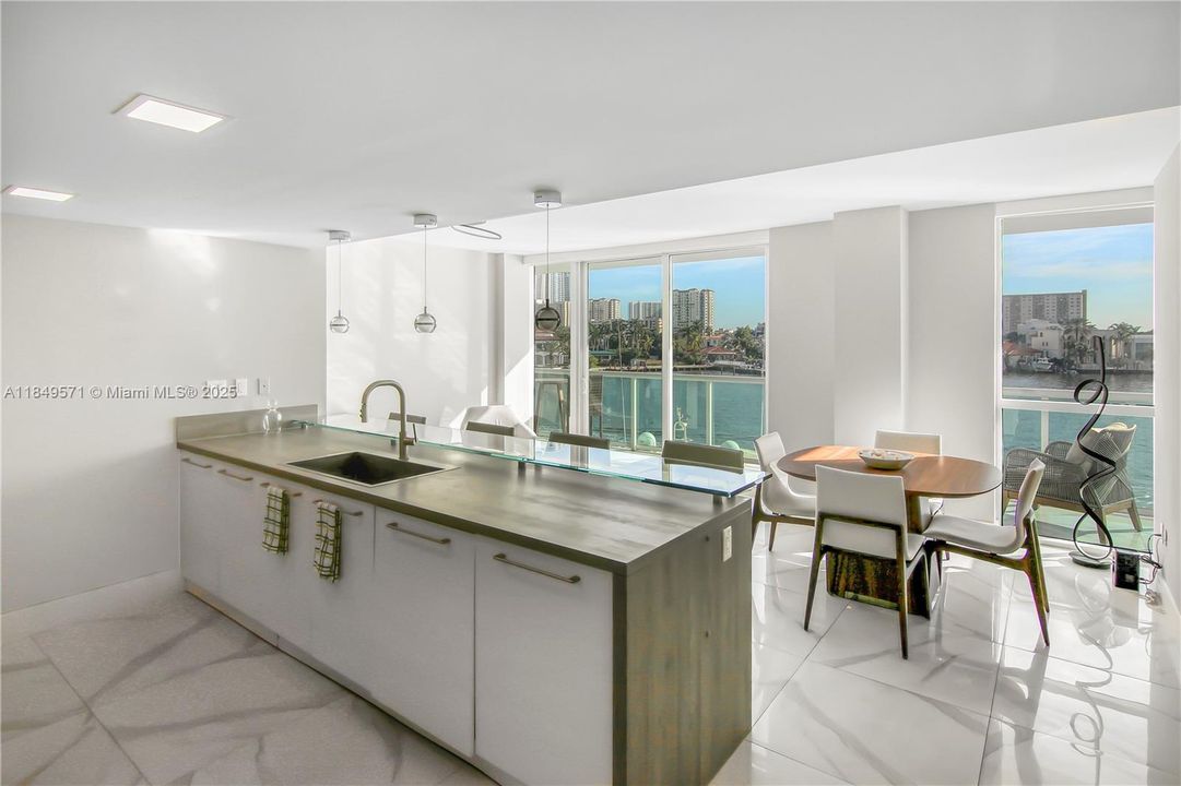 Recently Sold: $970,000 (3 beds, 2 baths, 1241 Square Feet)