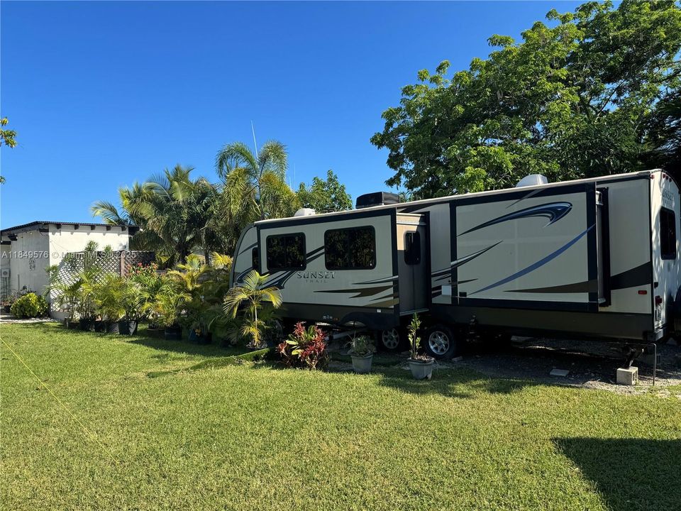 For Sale: $649,000 (3 beds, 2 baths, 1344 Square Feet)