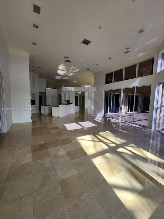 В аренду: $6,800 (5 спален, 4 ванн, 3659 Квадратных фут)