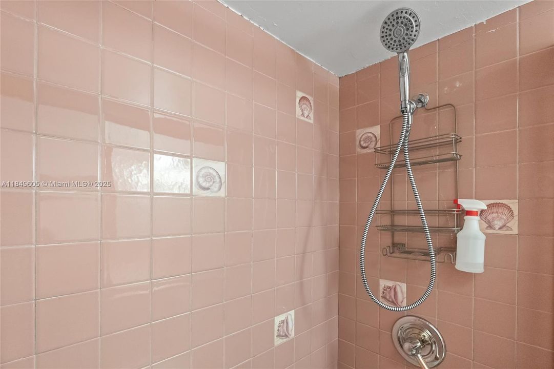 待售: $85,000 (1 贝兹, 1 浴室, 700 平方英尺)