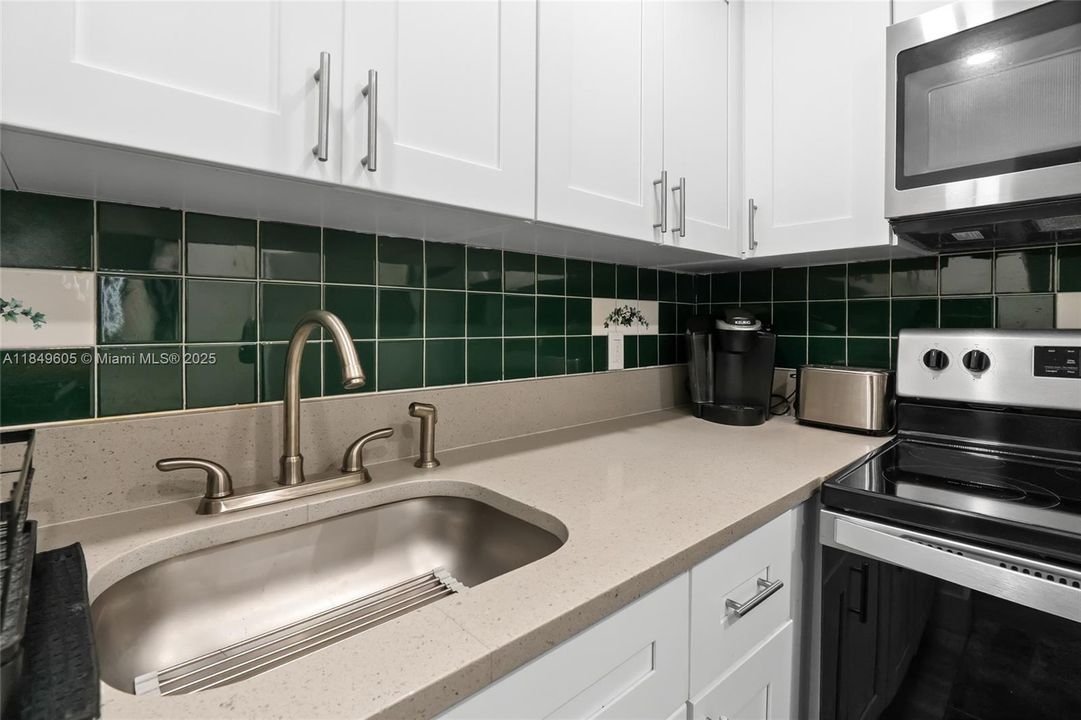 待售: $85,000 (1 贝兹, 1 浴室, 700 平方英尺)