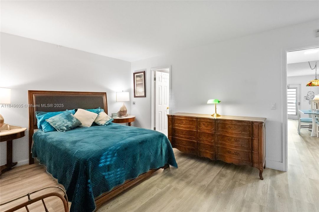 待售: $85,000 (1 贝兹, 1 浴室, 700 平方英尺)