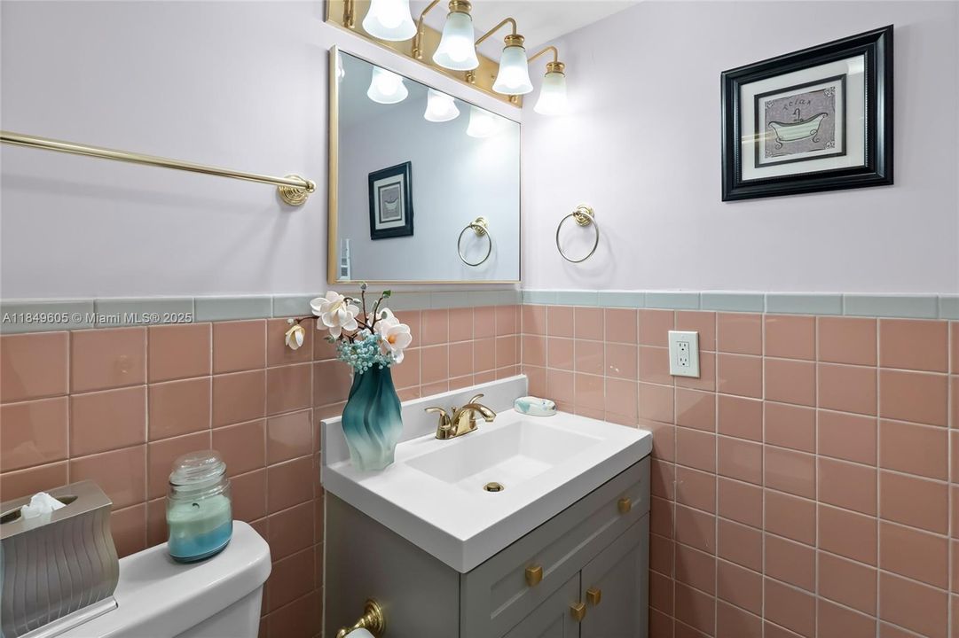 待售: $85,000 (1 贝兹, 1 浴室, 700 平方英尺)