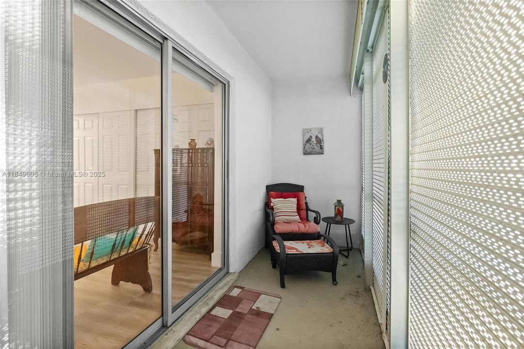 待售: $85,000 (1 贝兹, 1 浴室, 700 平方英尺)