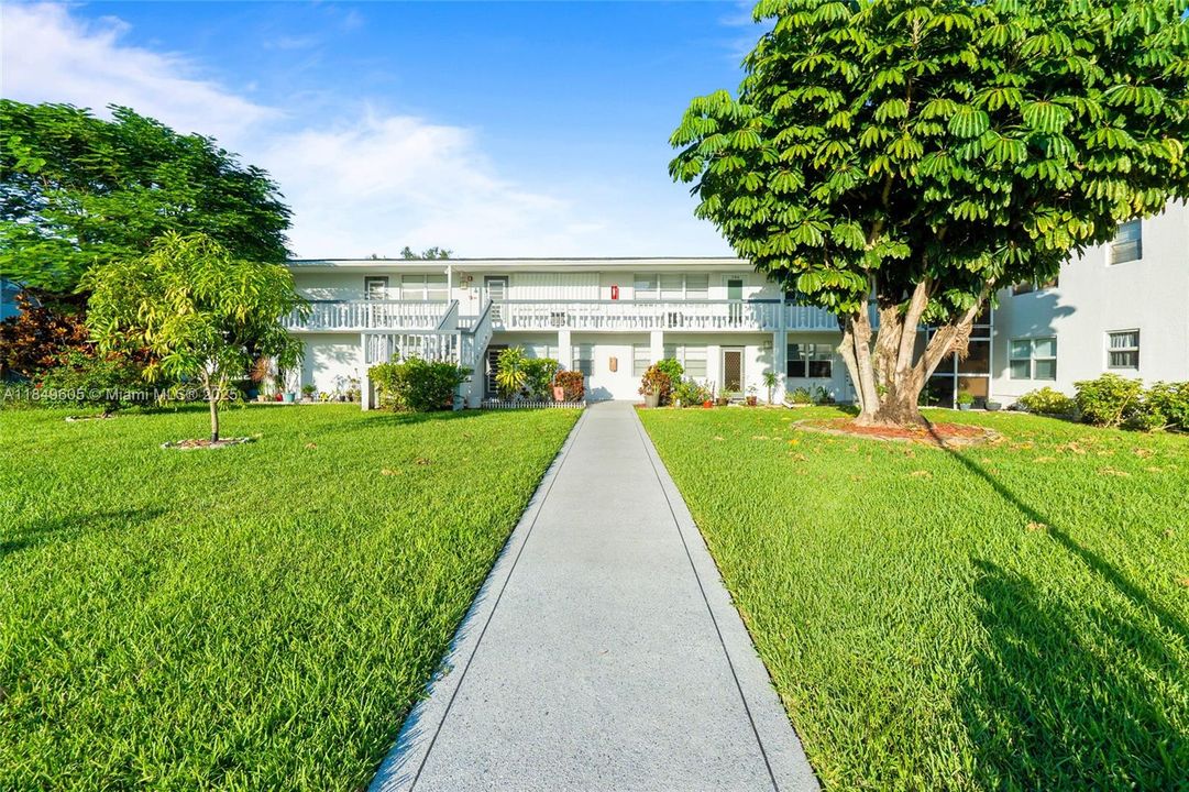 待售: $85,000 (1 贝兹, 1 浴室, 700 平方英尺)