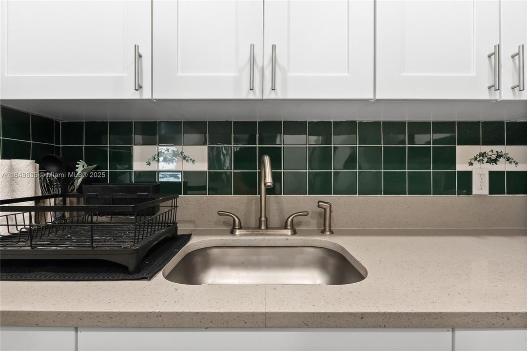 待售: $85,000 (1 贝兹, 1 浴室, 700 平方英尺)