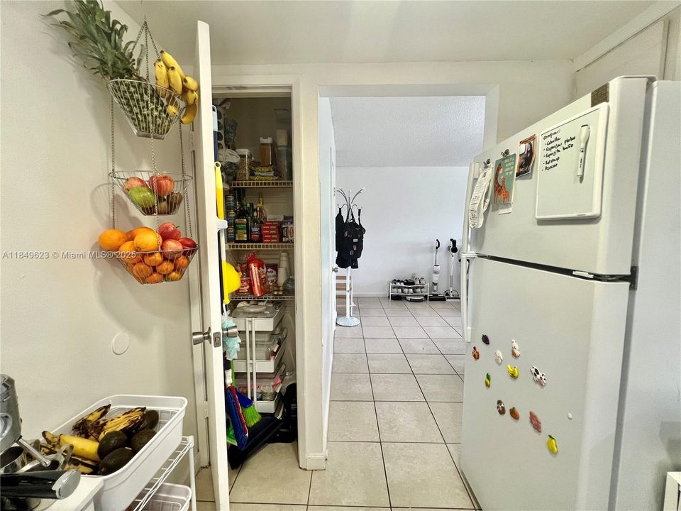 合同活跃: $230,000 (1 贝兹, 1 浴室, 776 平方英尺)