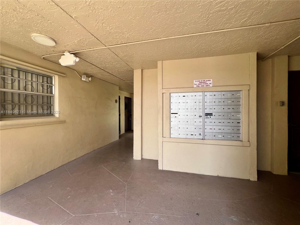 合同活跃: $230,000 (1 贝兹, 1 浴室, 776 平方英尺)