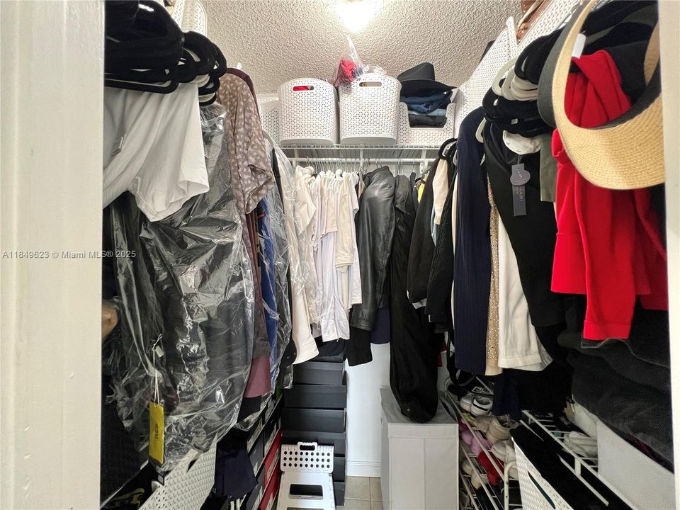 合同活跃: $230,000 (1 贝兹, 1 浴室, 776 平方英尺)