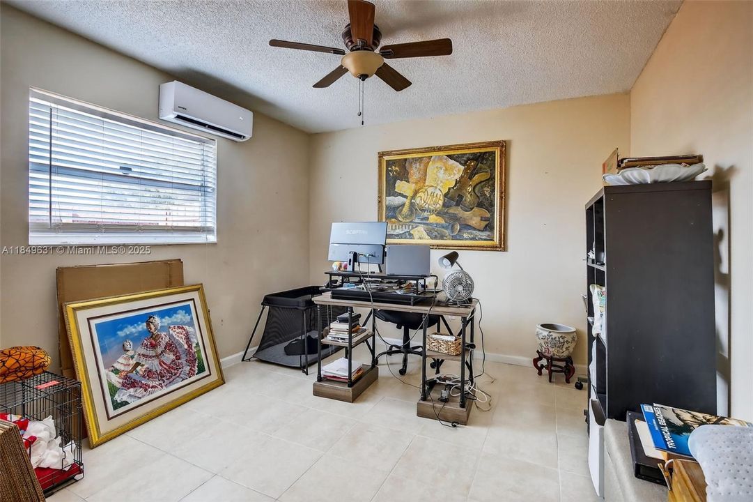 合同活跃: $660,000 (3 贝兹, 2 浴室, 1365 平方英尺)