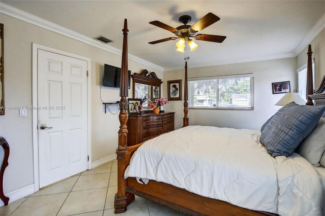 合同活跃: $660,000 (3 贝兹, 2 浴室, 1365 平方英尺)