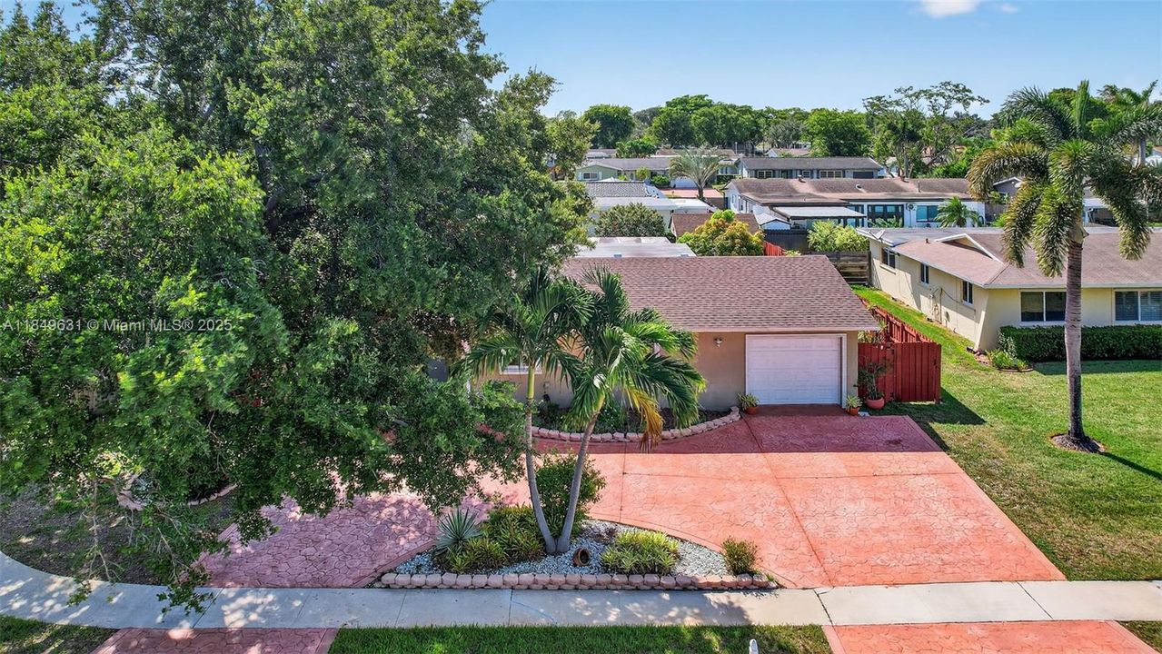 合同活跃: $660,000 (3 贝兹, 2 浴室, 1365 平方英尺)