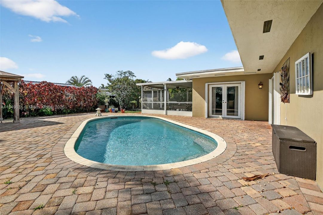 合同活跃: $660,000 (3 贝兹, 2 浴室, 1365 平方英尺)