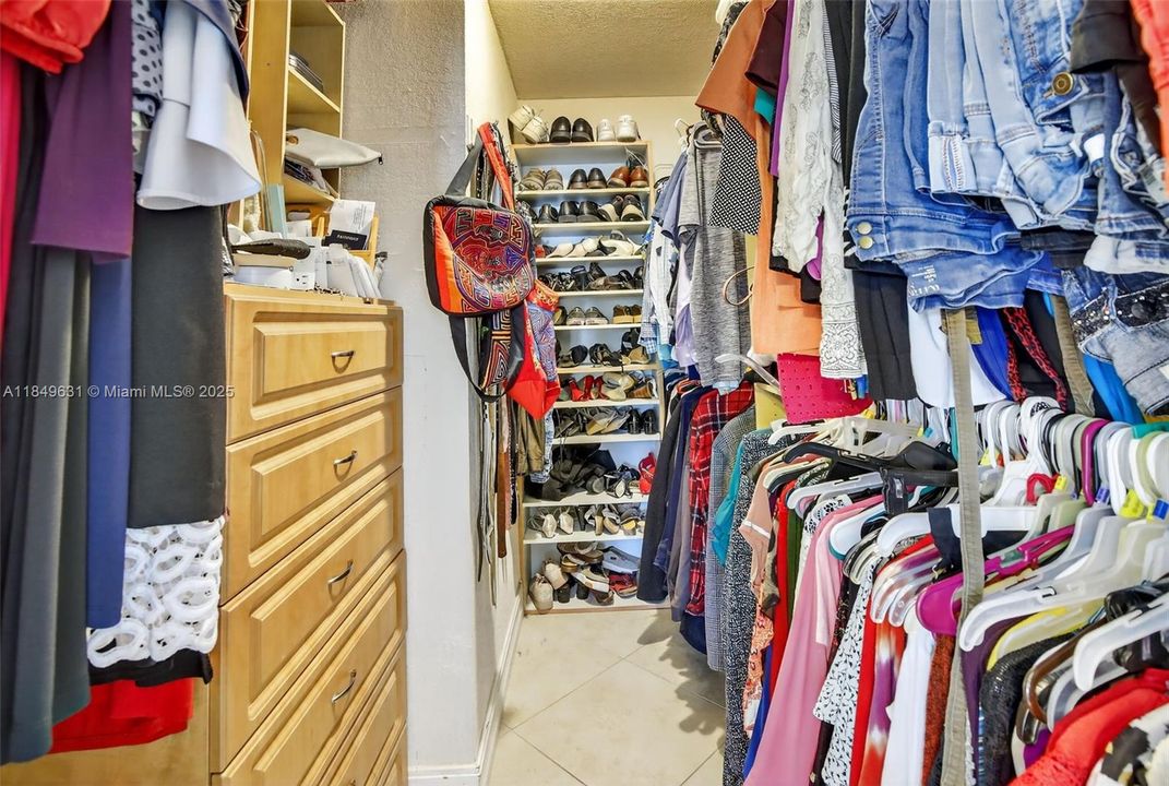 合同活跃: $660,000 (3 贝兹, 2 浴室, 1365 平方英尺)