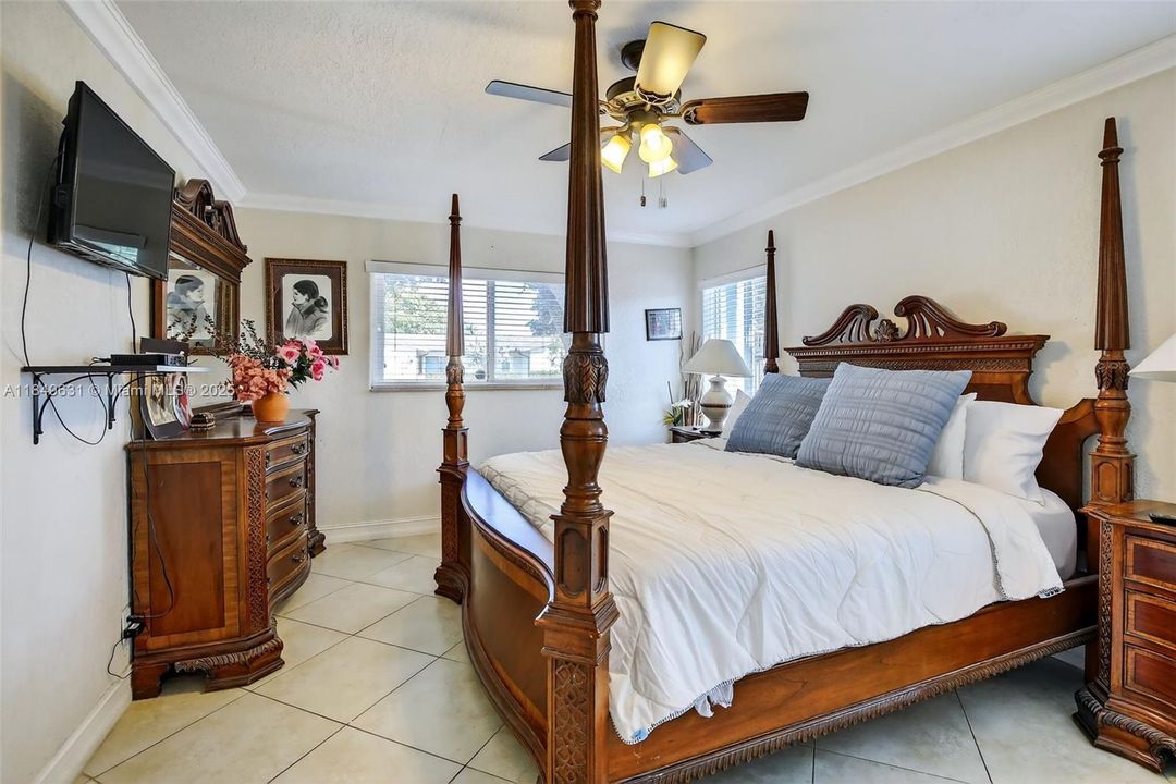 合同活跃: $660,000 (3 贝兹, 2 浴室, 1365 平方英尺)