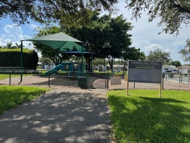 合同活跃: $660,000 (3 贝兹, 2 浴室, 1365 平方英尺)