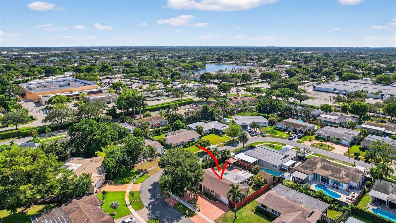 合同活跃: $660,000 (3 贝兹, 2 浴室, 1365 平方英尺)