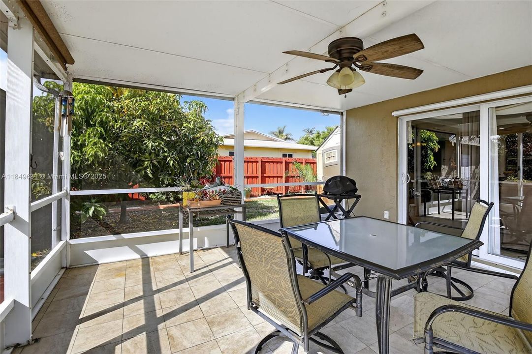 合同活跃: $660,000 (3 贝兹, 2 浴室, 1365 平方英尺)