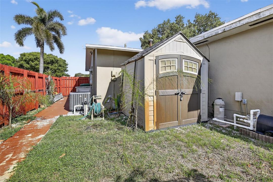 合同活跃: $660,000 (3 贝兹, 2 浴室, 1365 平方英尺)