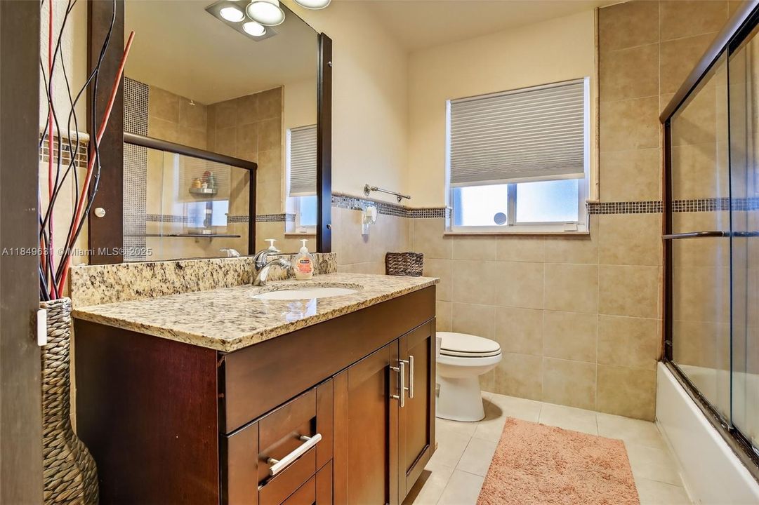 合同活跃: $660,000 (3 贝兹, 2 浴室, 1365 平方英尺)