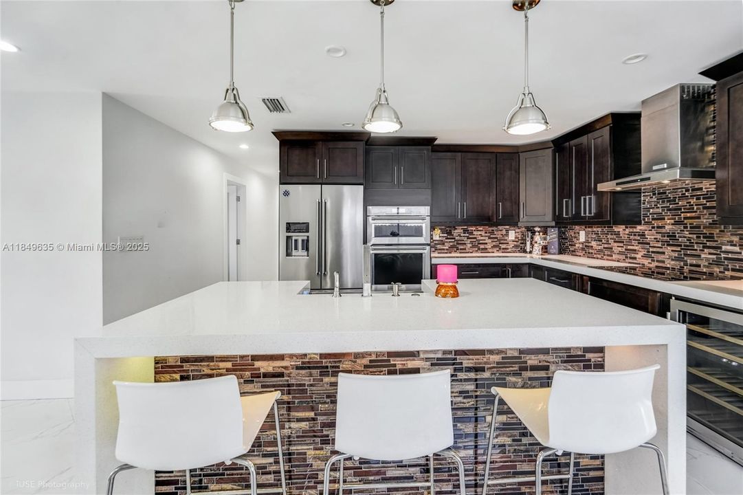 待售: $945,000 (4 贝兹, 2 浴室, 1695 平方英尺)