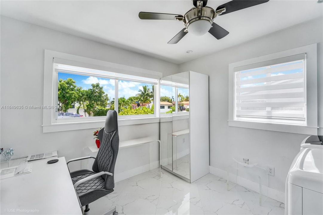 待售: $945,000 (4 贝兹, 2 浴室, 1695 平方英尺)