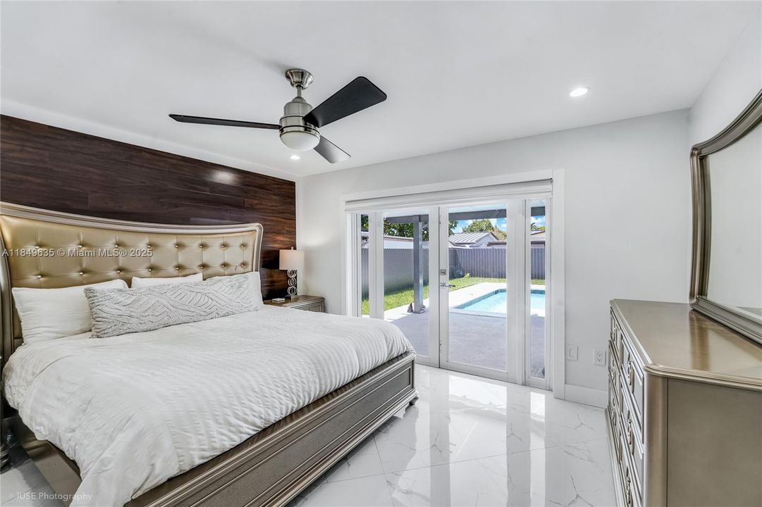 待售: $945,000 (4 贝兹, 2 浴室, 1695 平方英尺)