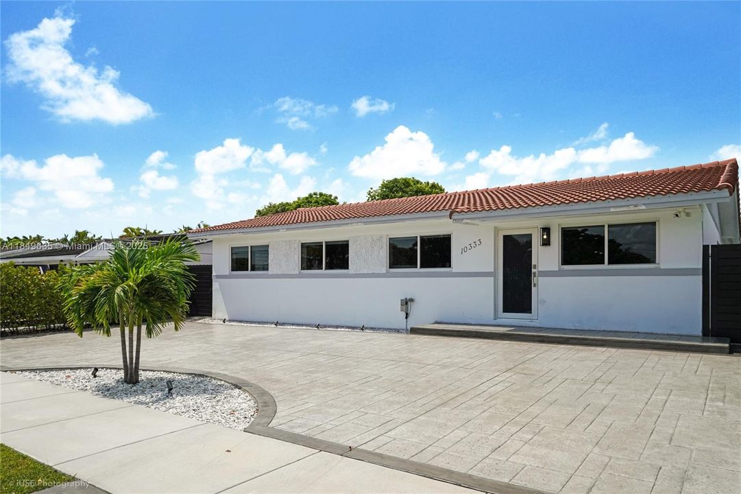 待售: $945,000 (4 贝兹, 2 浴室, 1695 平方英尺)