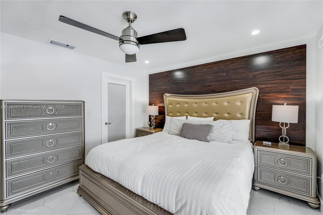 待售: $945,000 (4 贝兹, 2 浴室, 1695 平方英尺)