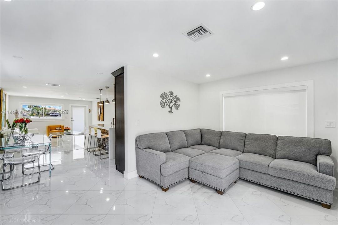 待售: $945,000 (4 贝兹, 2 浴室, 1695 平方英尺)